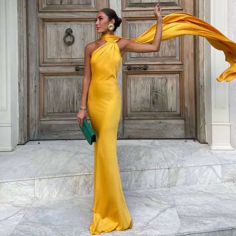 Vestido Longo de Festa Halter Enrolado