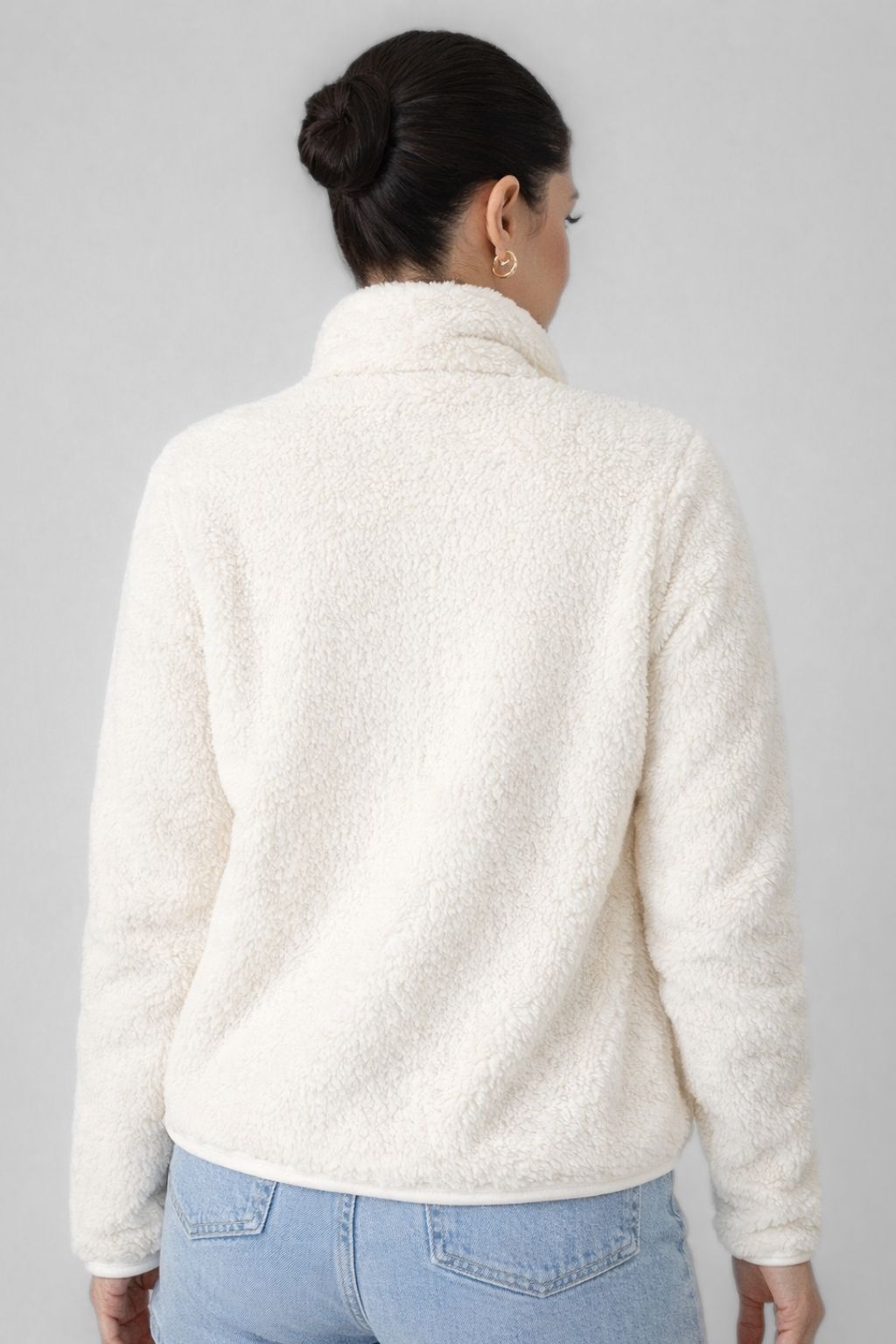 jaqueta-feminina-peluciada-nuvem_5_c1bfa52f-8750-41e1-bf8e-05dd628457f5.jpg