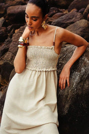 Vestido Midi Soltinho Bege Sem Mangas Oly