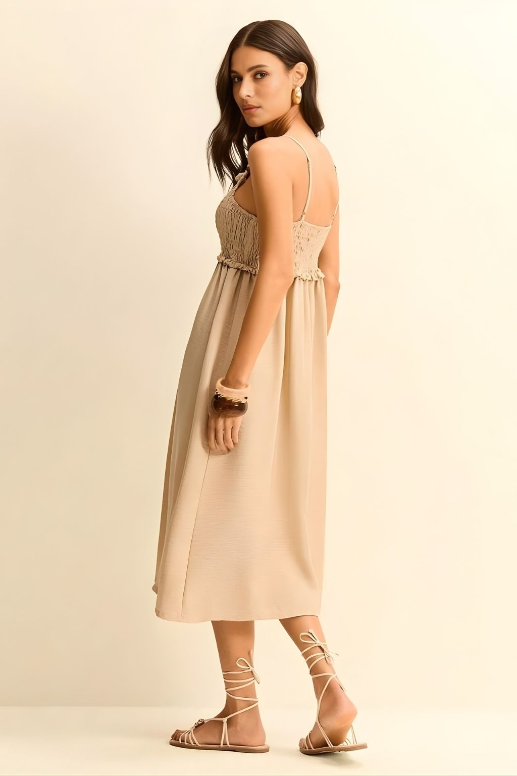 Vestido Midi Soltinho Bege Sem Mangas Oly